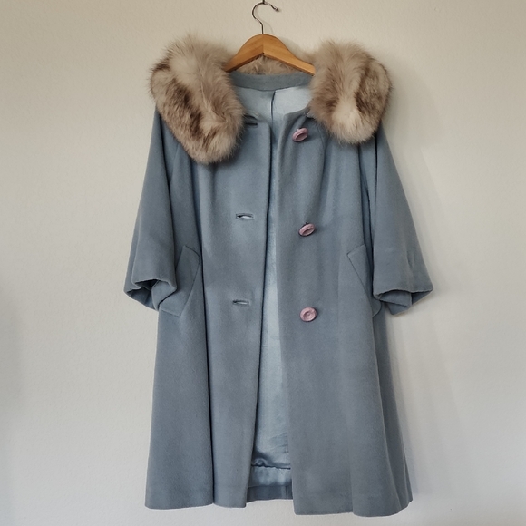 Elegant Gray Fur-Trimmed Women's Coat - Picture 1 of 5